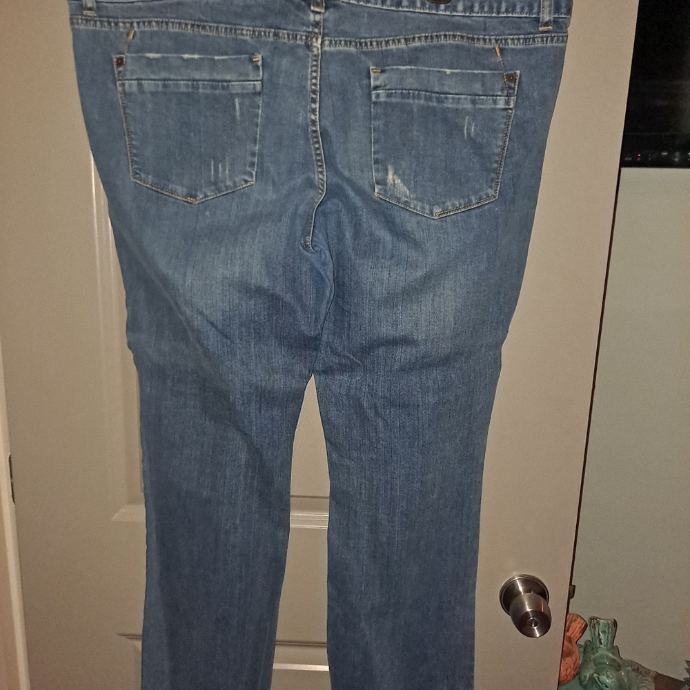 Distressed jeans - Picture 2 of 6